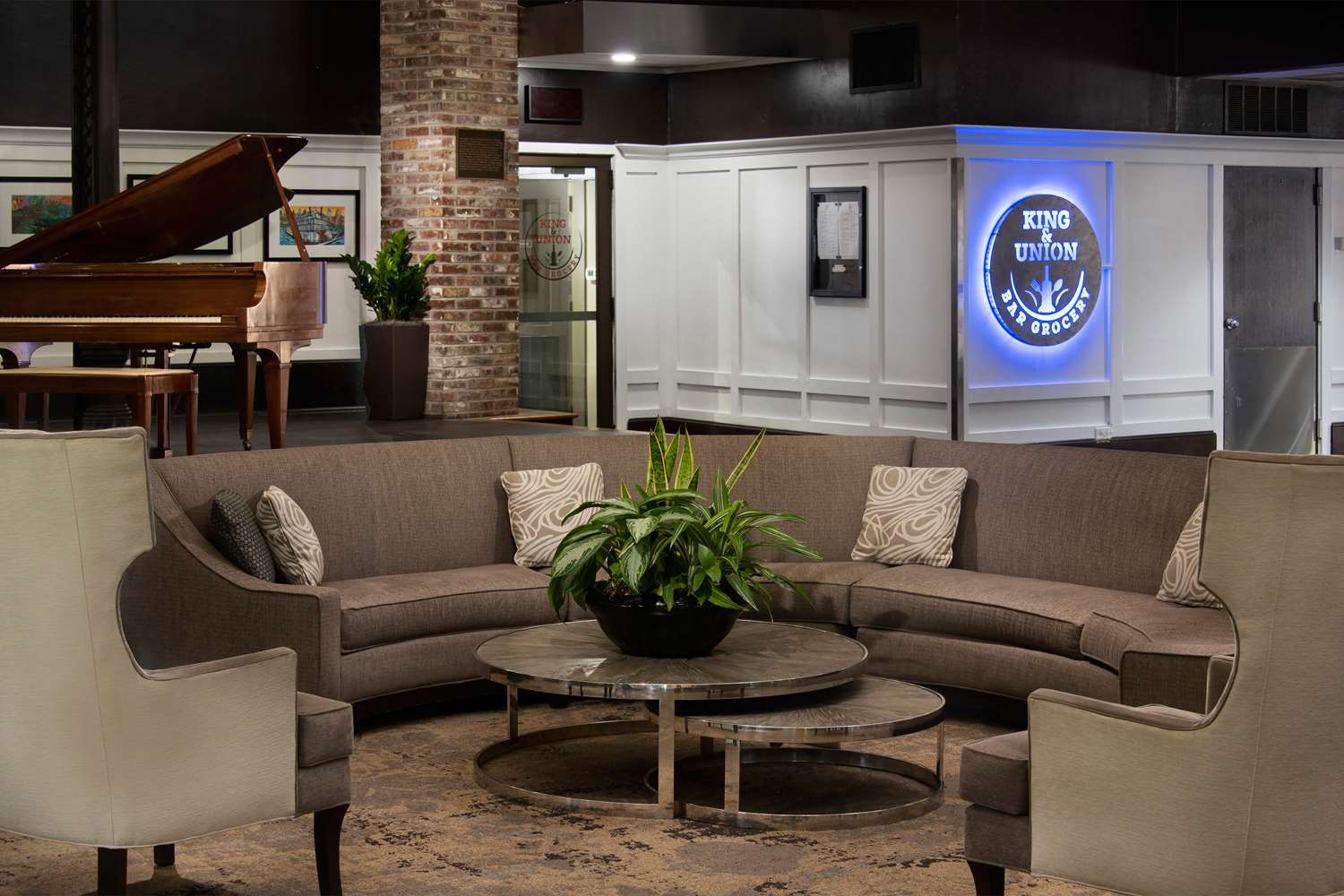 DoubleTree by Hilton Memphis Downtown 2