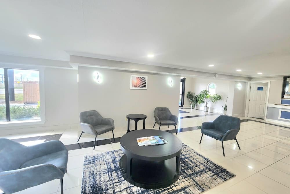 Days Inn by Wyndham Houston East 2