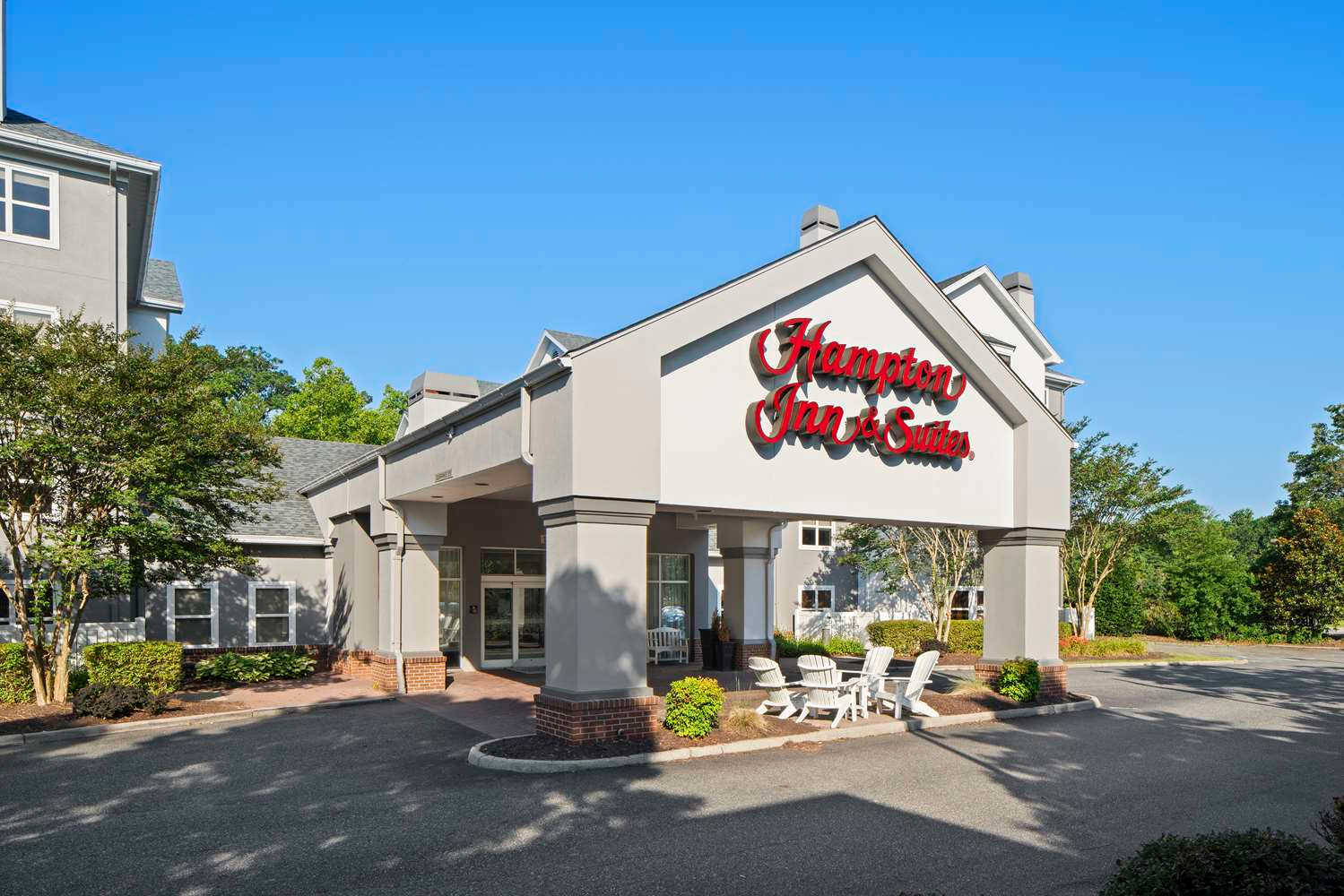 Hampton Inn & Suites Newport News (Oyster Point) 2