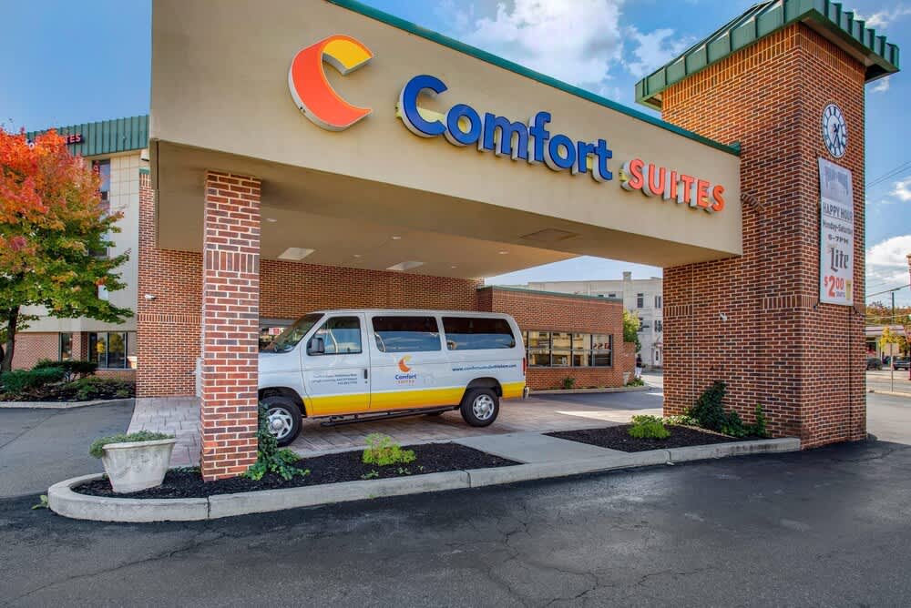 Comfort Suites Bethlehem Near Lehigh University and LVI Airport 1