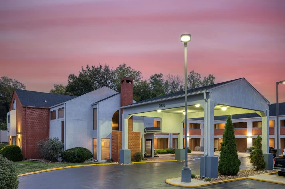 SureStay by Best Western Kansas City Country Inn North 1