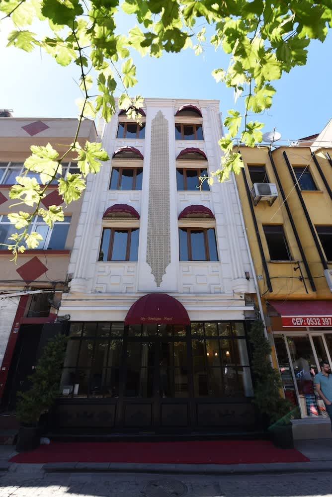 By Historial Hotel Due 1