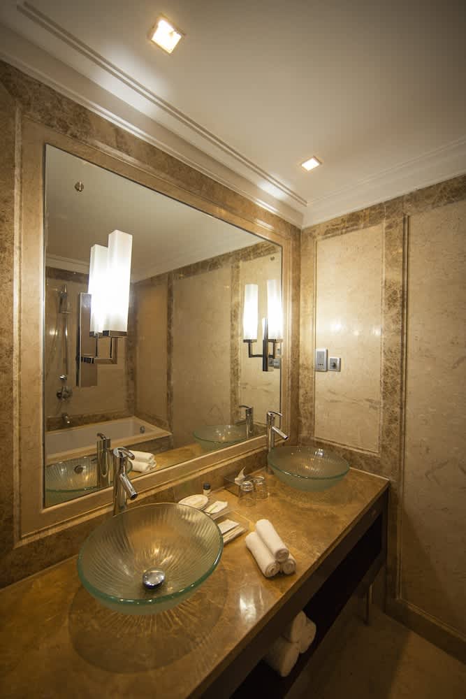 Holiday Inn COCHIN by IHG 2