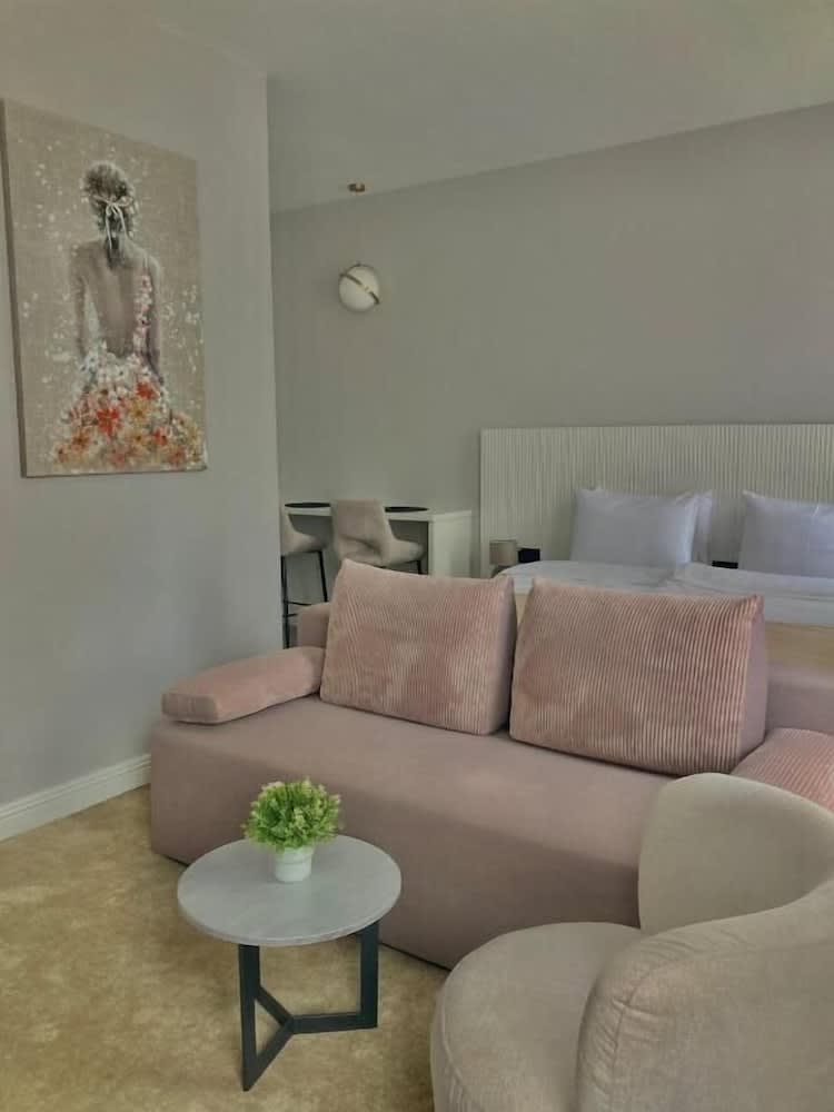 Move In Apartments - ApartHotel Belgrade 1