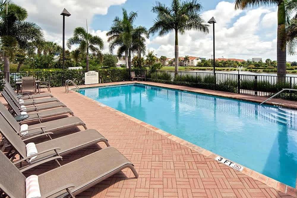 Hawthorn Extended Stay by Wyndham West Palm Beach Airport 1