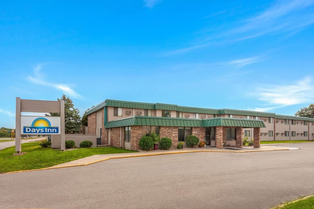 Days Inn by Wyndham Mason City 1