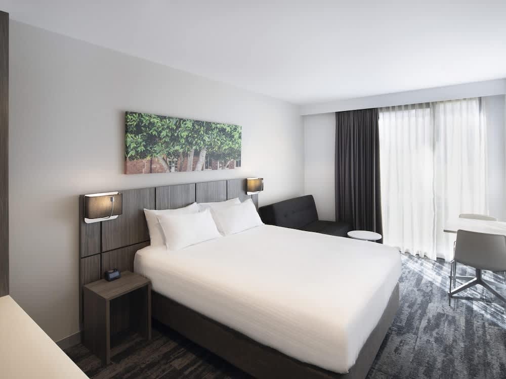 Mercure Sydney Blacktown 1