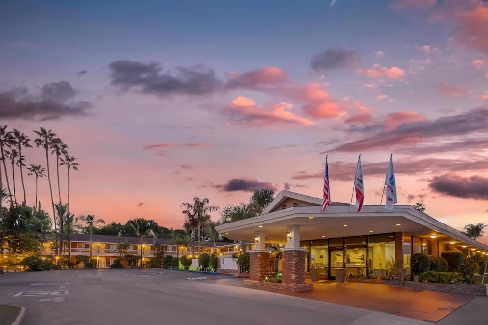 Best Western Plus Carriage Inn 1