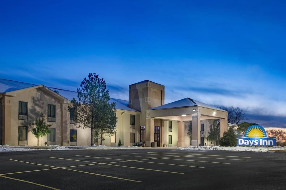 Days Inn & Suites by Wyndham Cuba 1