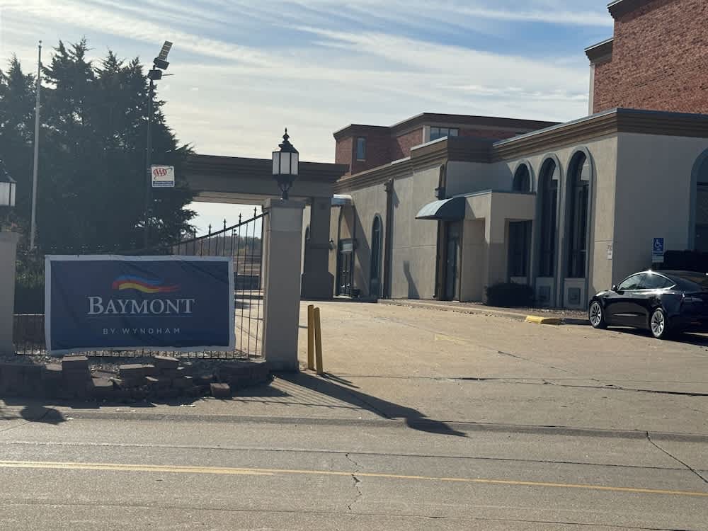Days Inn & Suites by Wyndham Festus 1