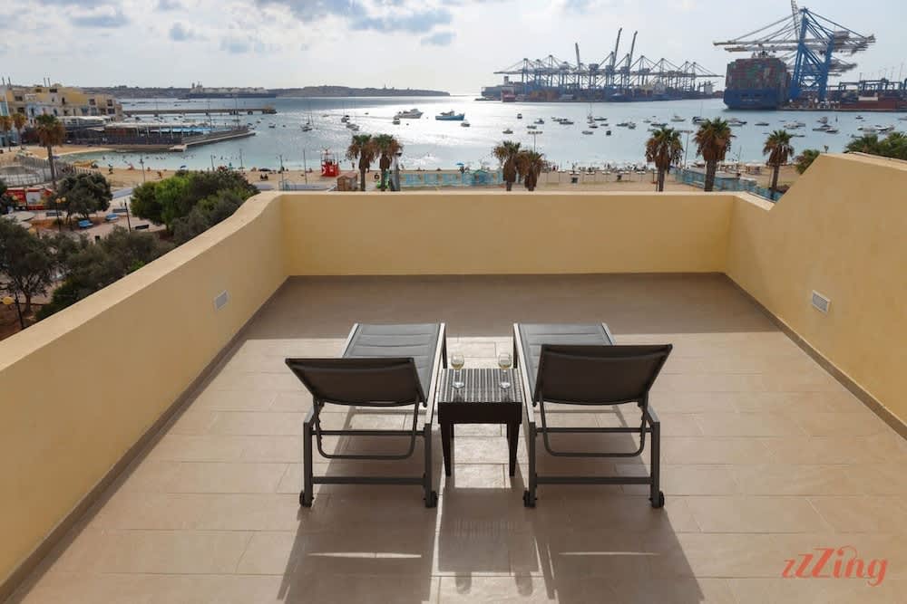 Elegant Seafront Duplex with Stunning Panoramic Views 2