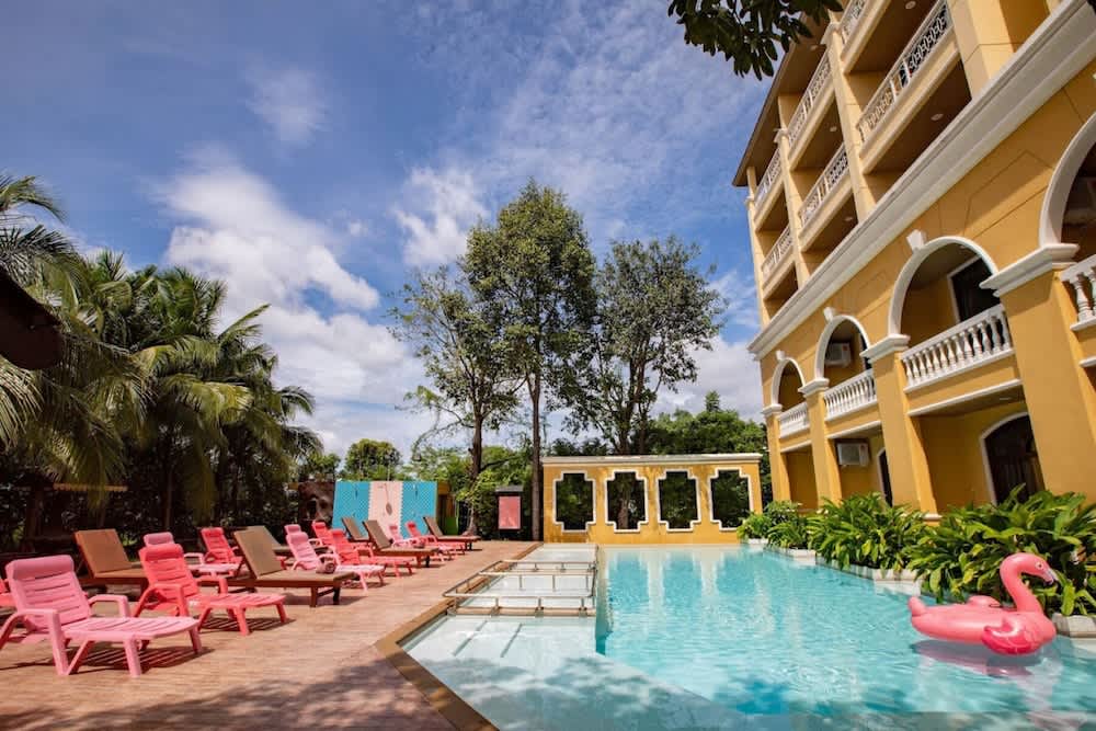 ROYAL PINEAPPLE HOTEL l a welcome to wealth and good fortune 1