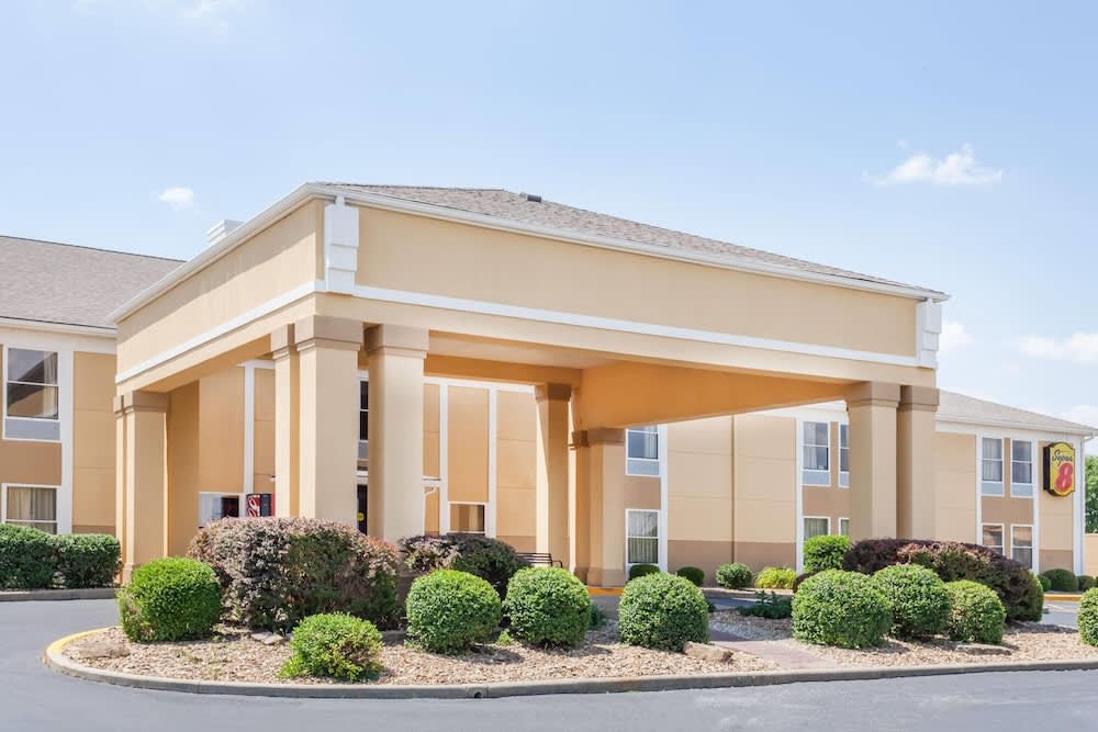 Super 8 by Wyndham Evansville North 1