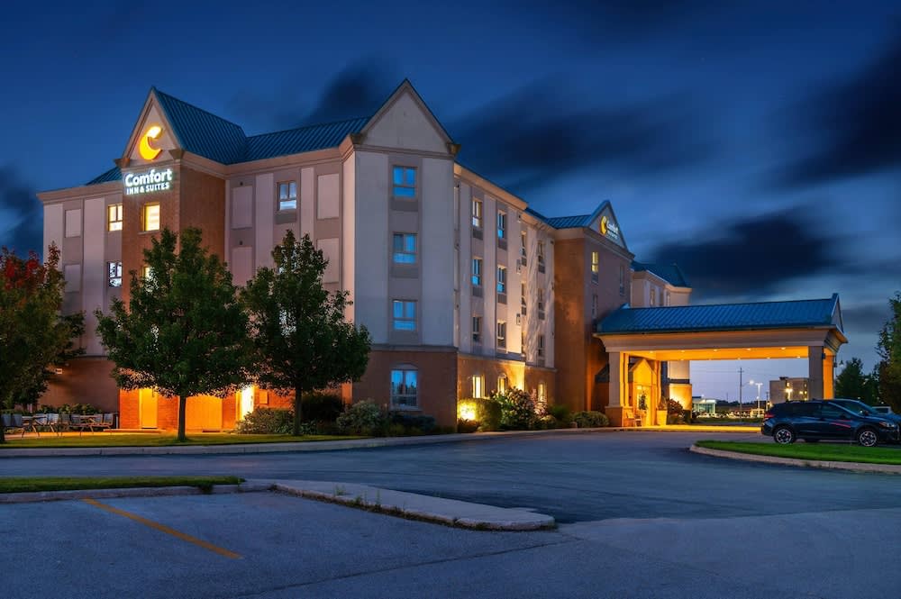Comfort Inn & Suites 1