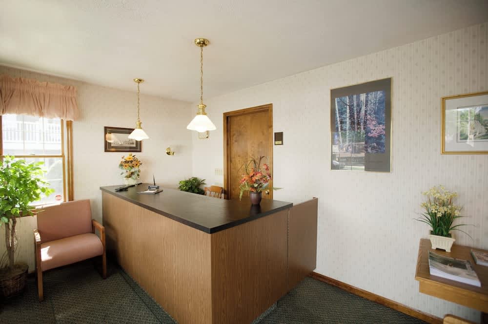 Adirondack Retreat Inn & Suites 2