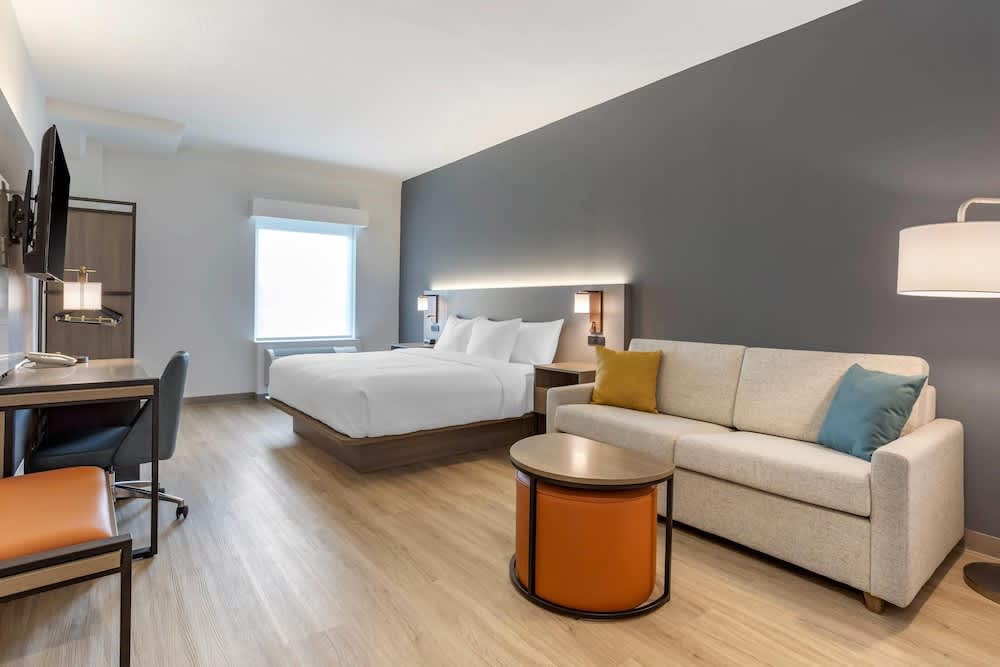 Comfort Inn & Suites Newark Liberty International Airport 1