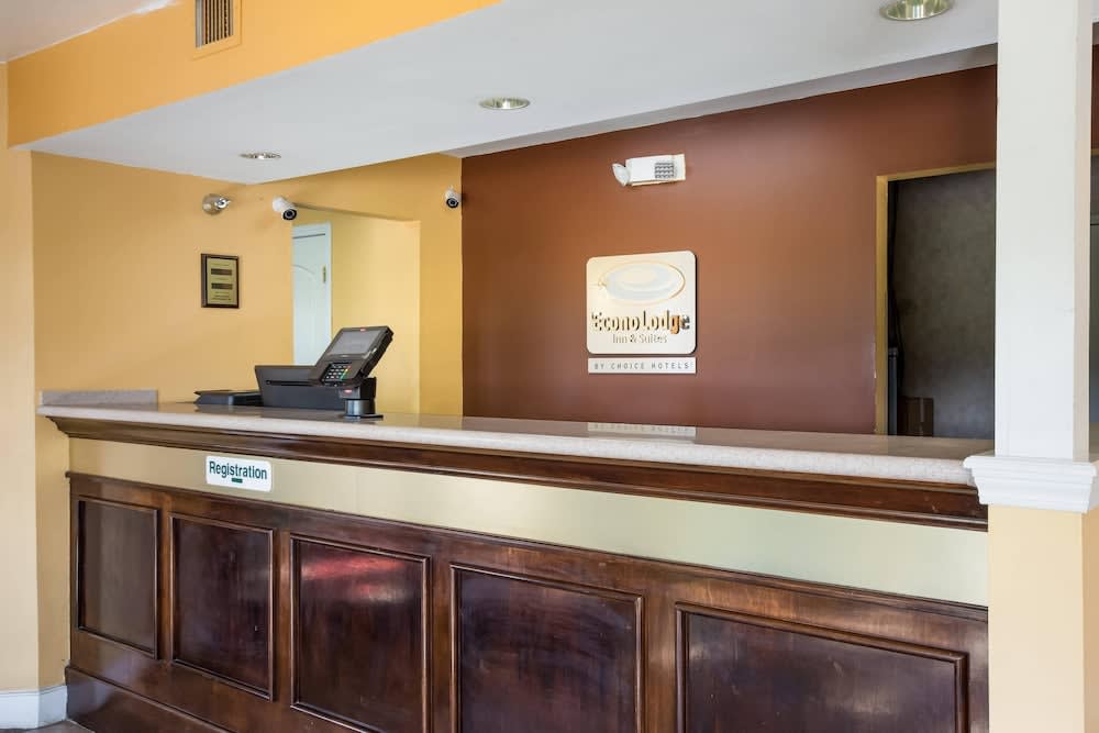 Econo Lodge Inn & Suites Brooks - Louisville South 2