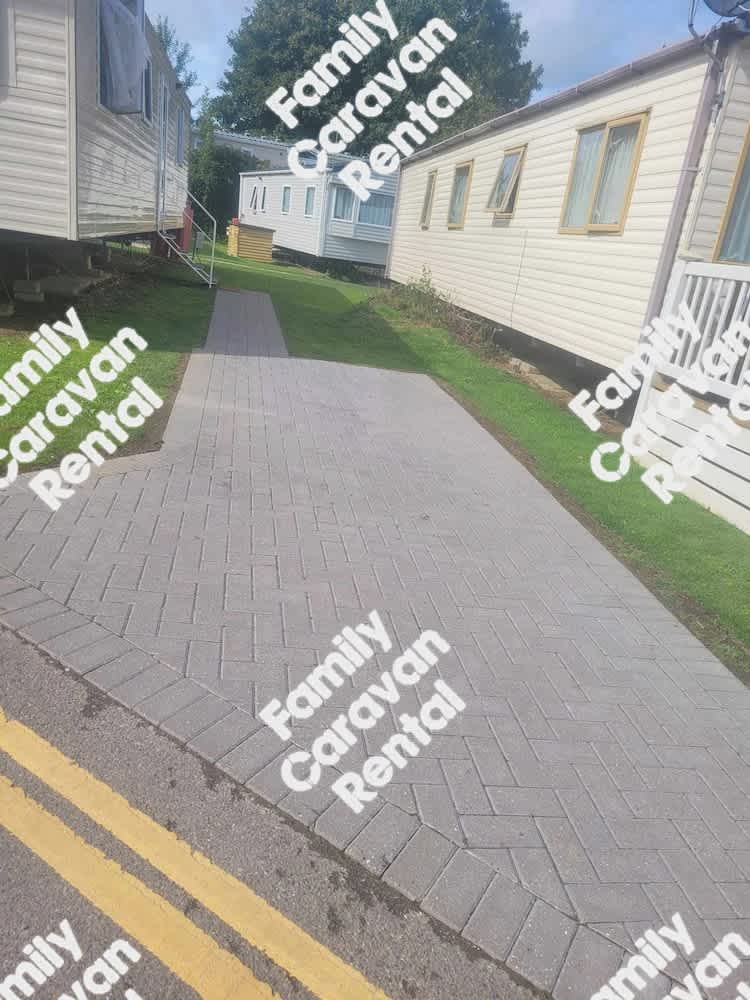 Family Caravan Rental 2 bed caravan 1