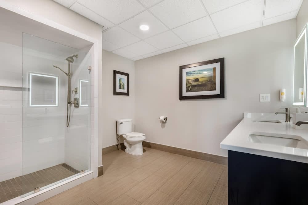 Comfort Suites Chincoteague Island Bayfront Resort 2