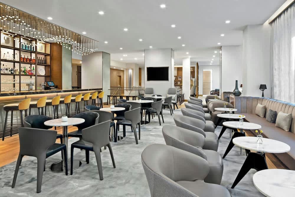 AC Hotel by Marriott St. Louis Downtown 2