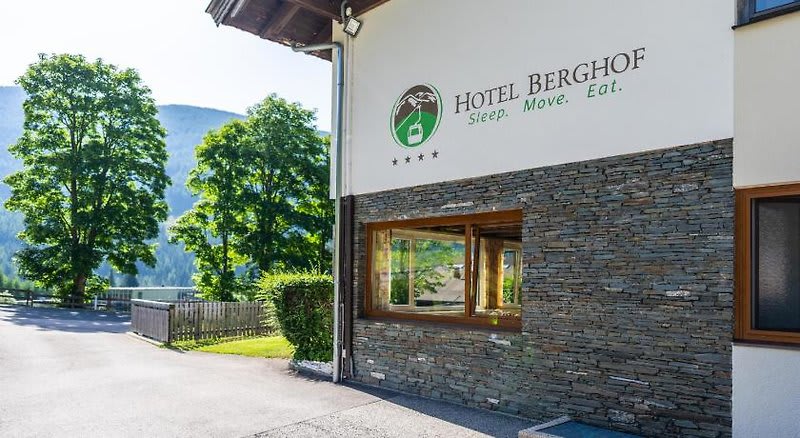 Schi- und Wanderhotel Berghof 2