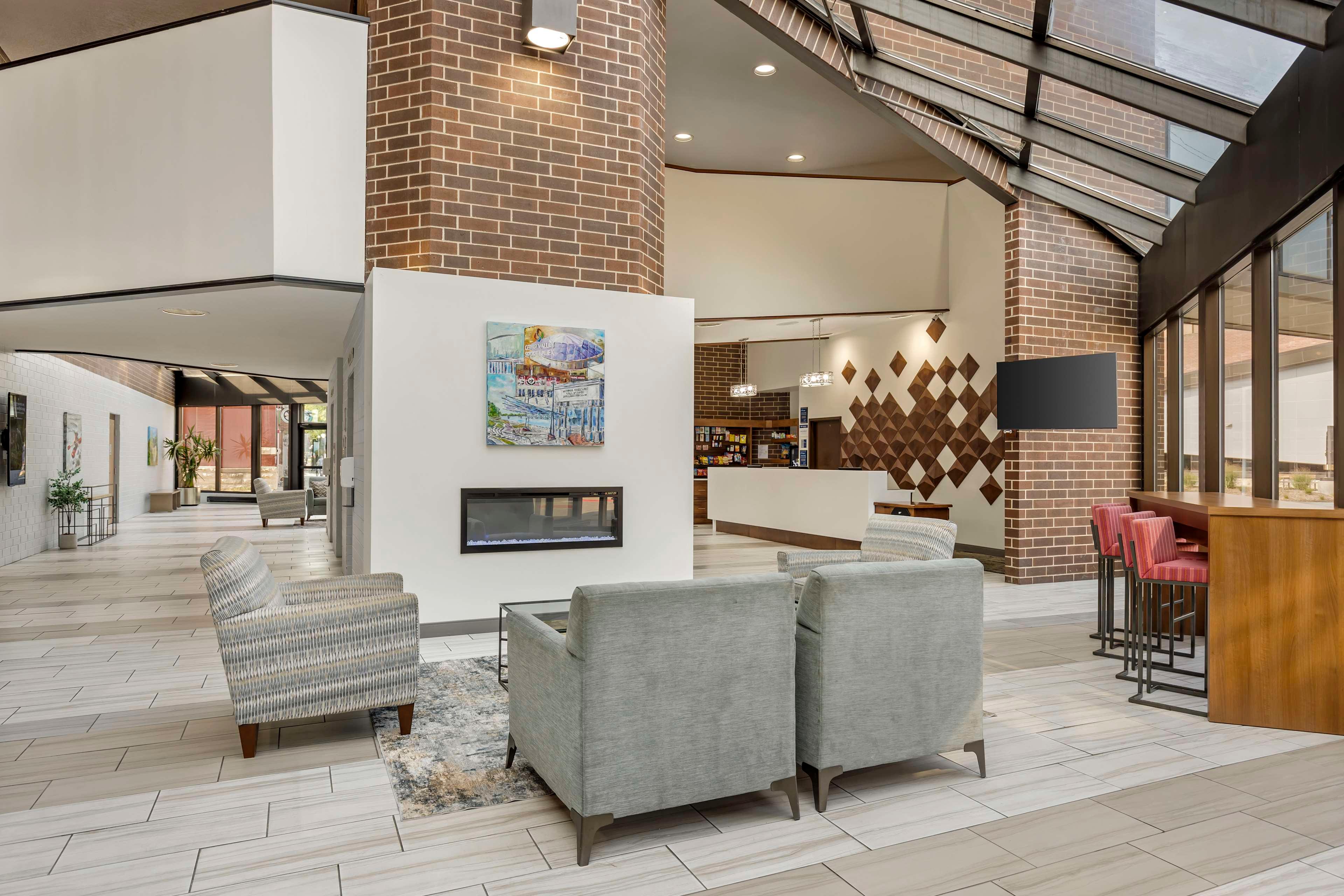 Executive Residency By Bw Waterloo & Cedar Falls 2