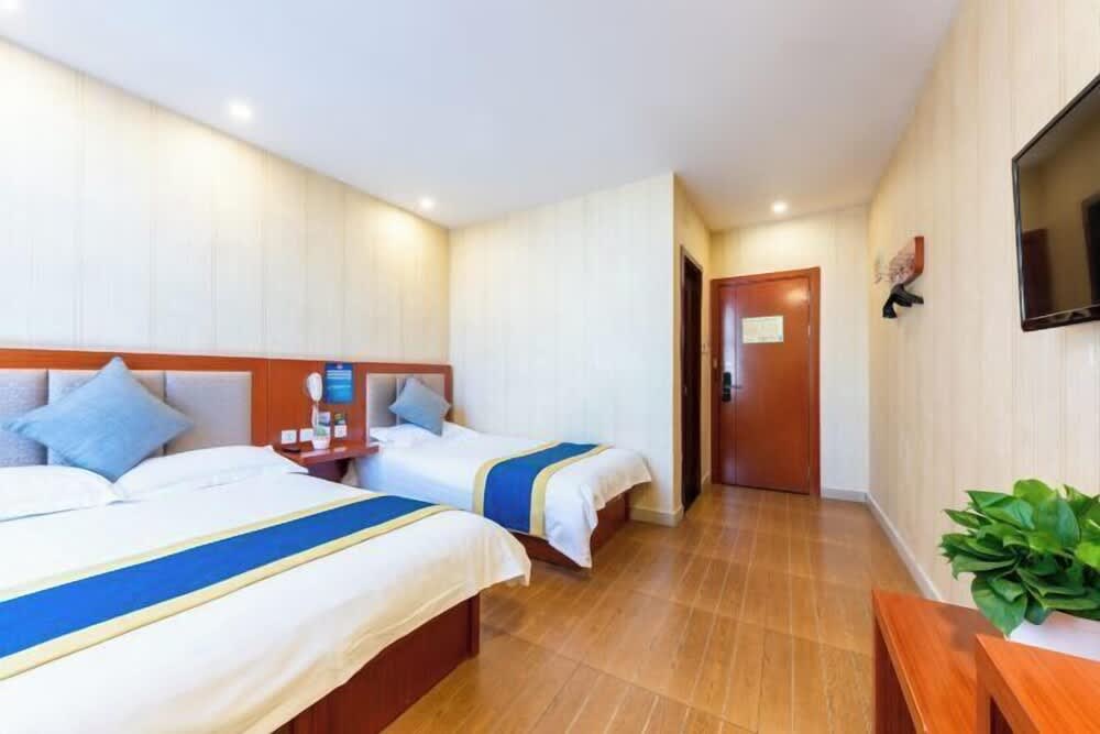 Oriental Hotel 2