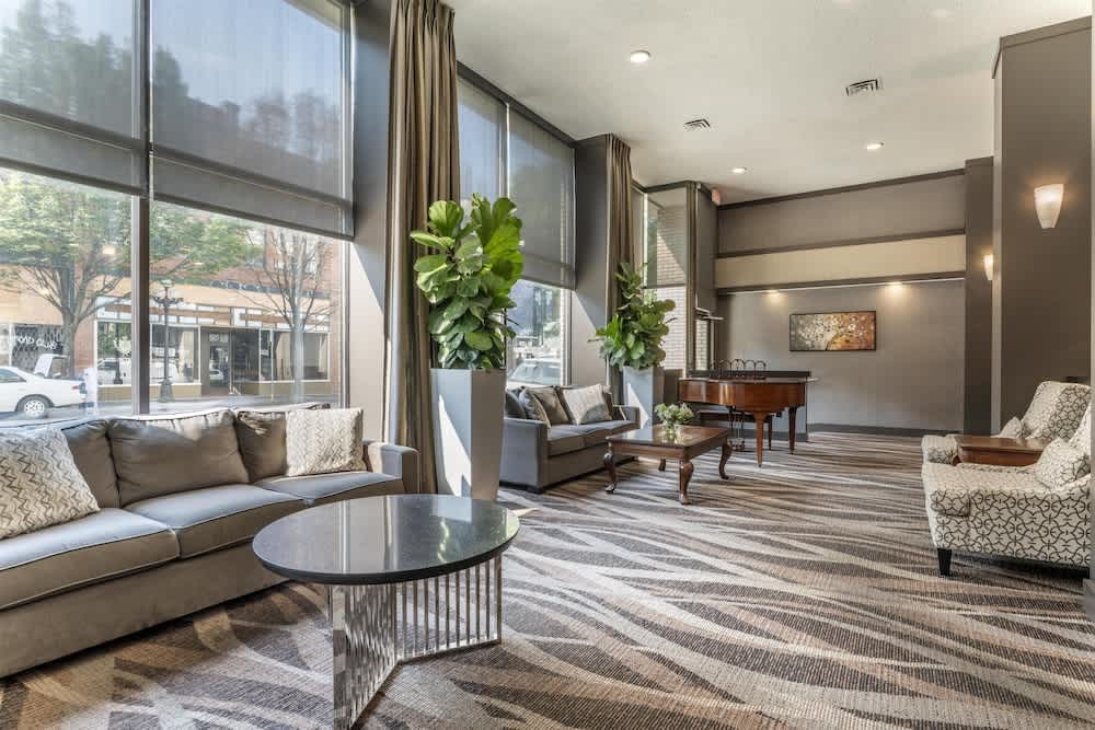 BEST WESTERN PLUS Carlton Plaza Hotel 2