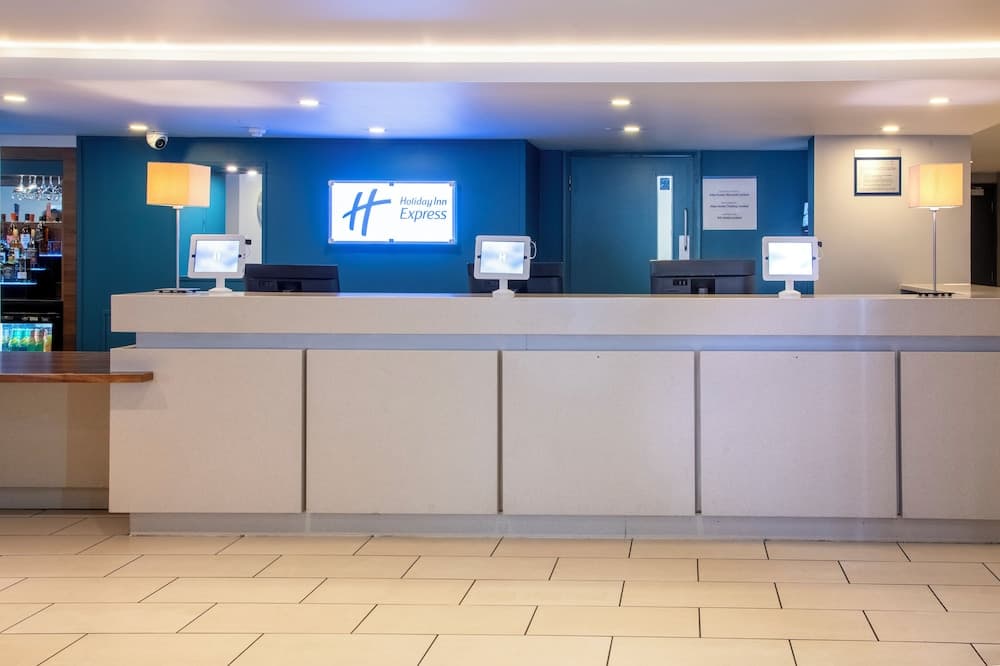 Holiday Inn Express WARWICK - STRATFORD-UPON-AVON by IHG 2