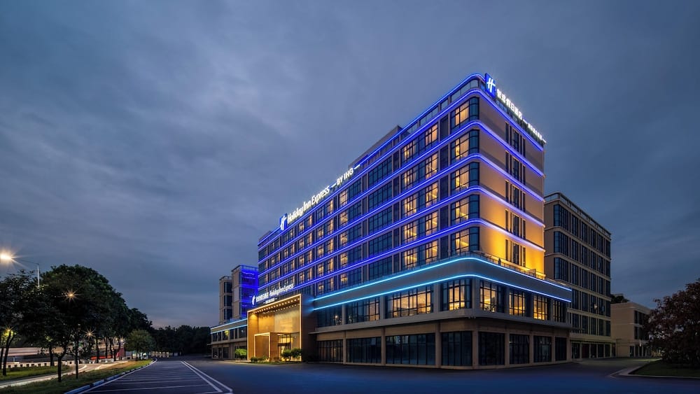 Holiday Inn Express Guangzhou Baiyun Airport T2 by IHG 1