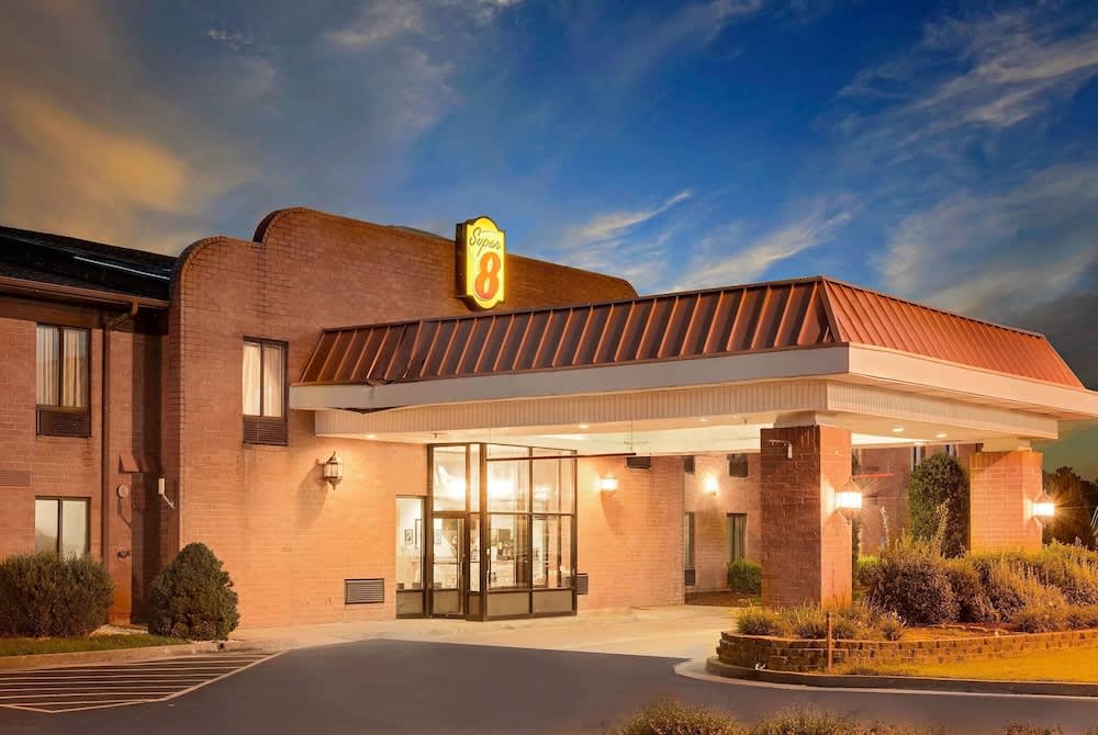 Super 8 by Wyndham Metropolis 1