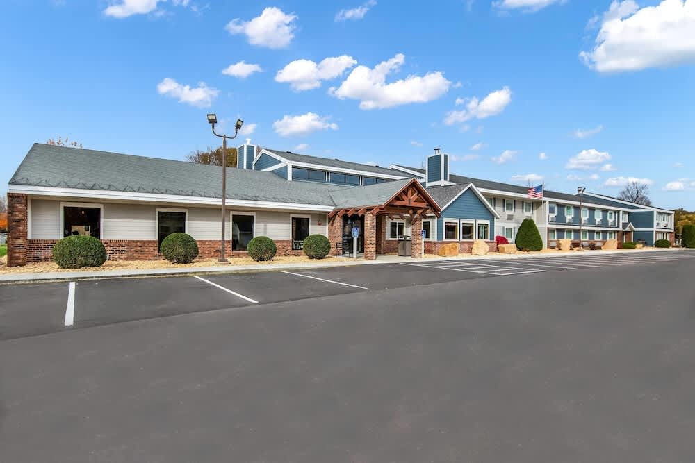 AmericInn by Wyndham St. Peter 1
