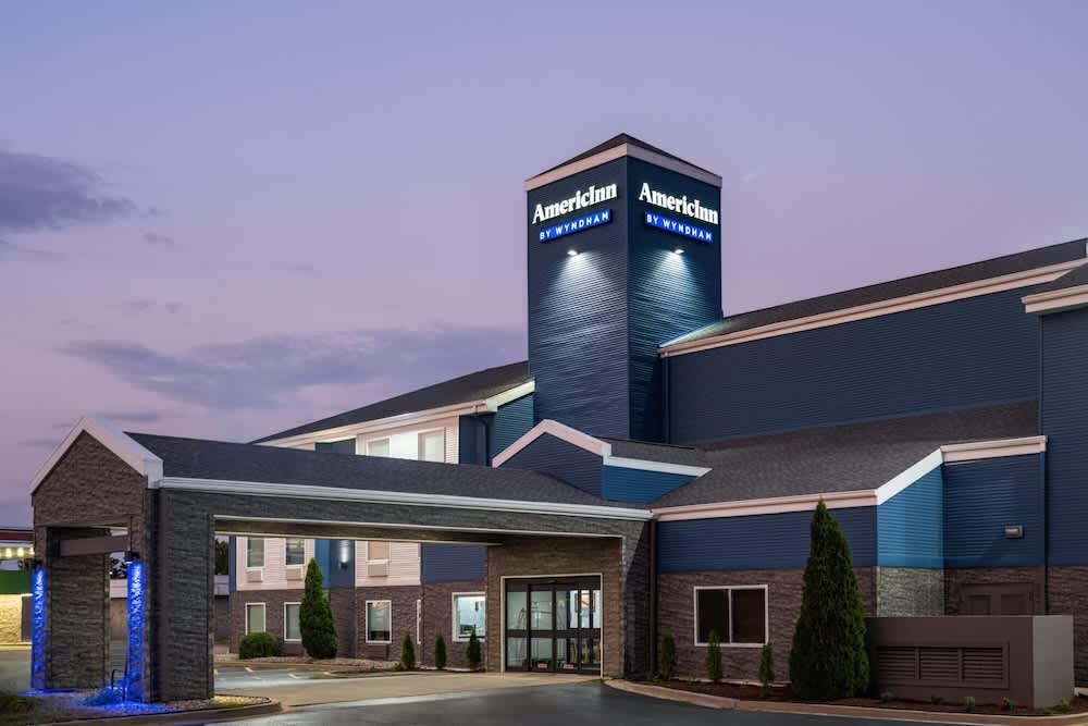 AmericInn by Wyndham Urbana Champaign University Area 1