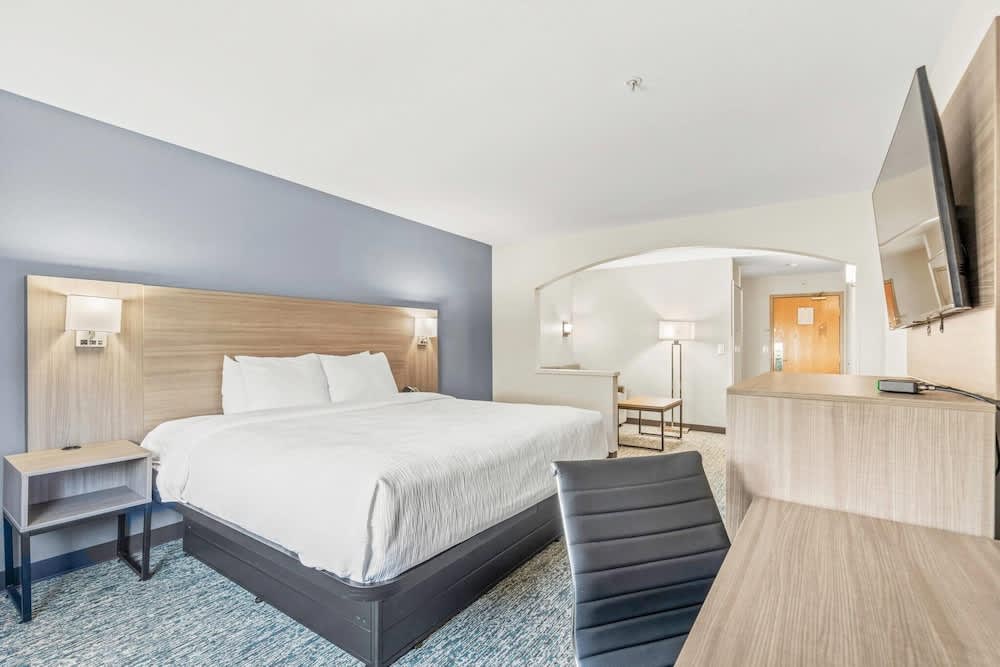 Quality Inn & Suites On the River 1