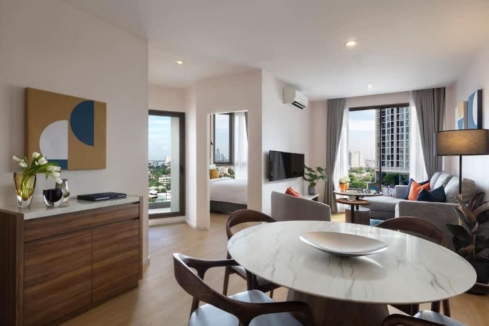 Oakwood Suites Tiwanon Bangkok 1