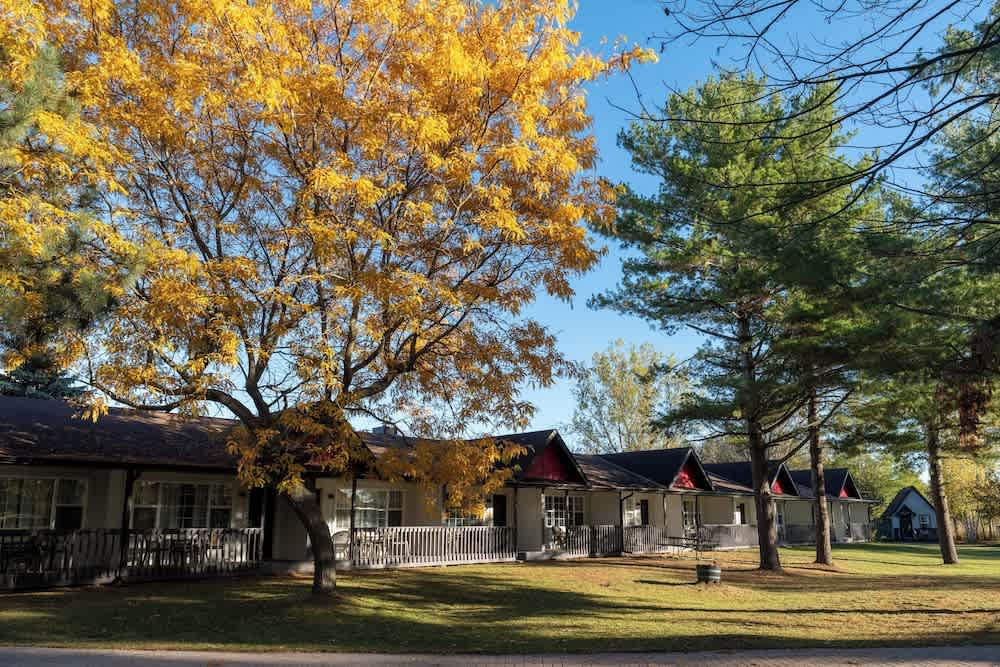 Super 8 by Wyndham Gananoque - Country Squire Resort 1