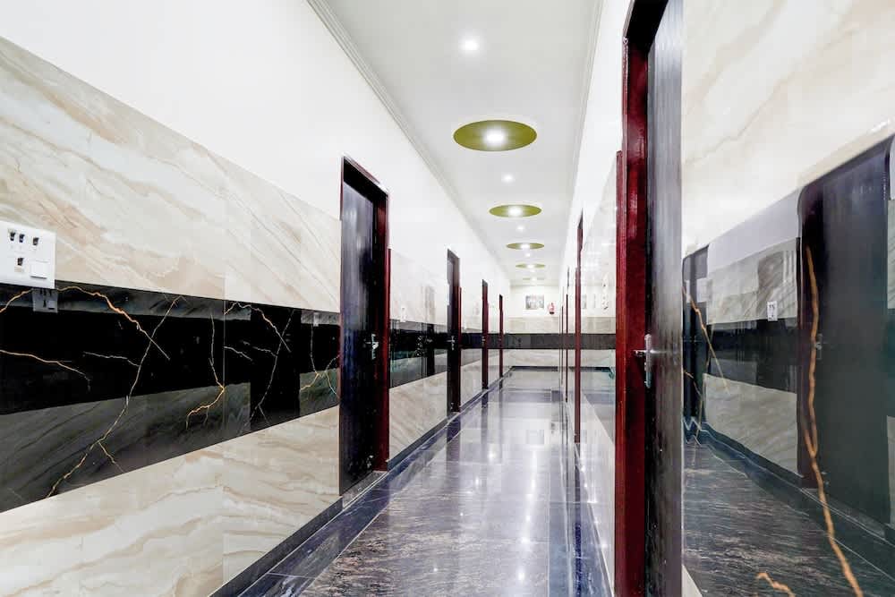 Hotel Nidhivan Dham 2