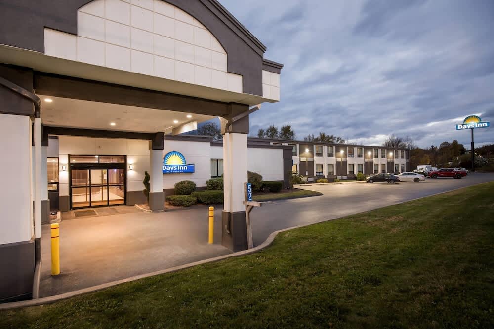 Days Inn by Wyndham Liberty 1