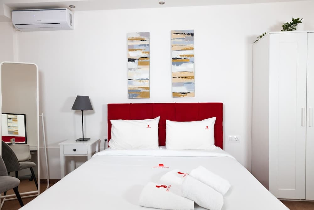 City Plaza Apartments & Rooms 1