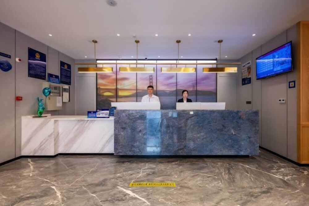 Super 8 Collection Hotel Beijing Guomao Baiziwan Subway Station 1