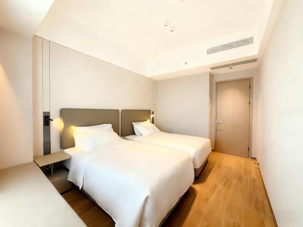 Holiday Inn Hotel & Suites Guangzhou South Station by IHG 2