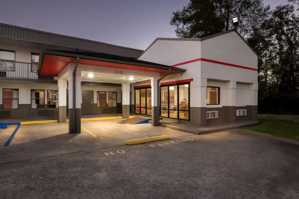 Super 8 by Wyndham Gadsden AL 1