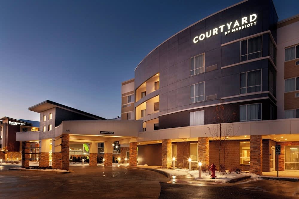 Courtyard by Marriott St. Louis West County 1