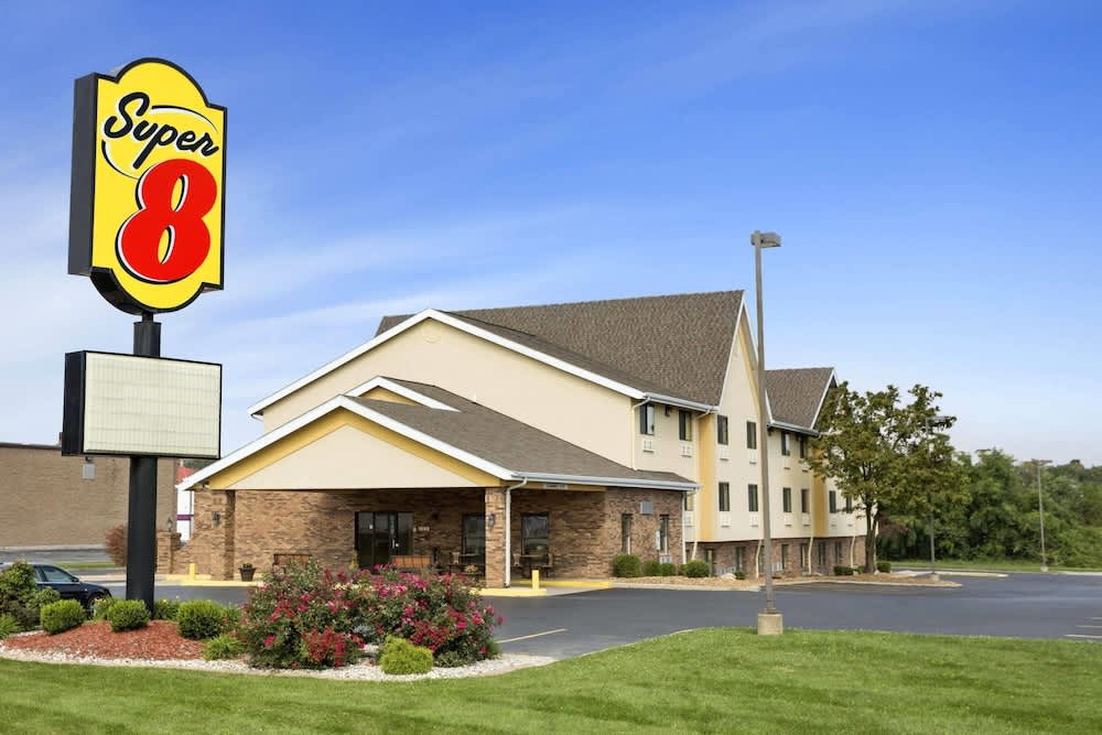 Super 8 by Wyndham Alton 1