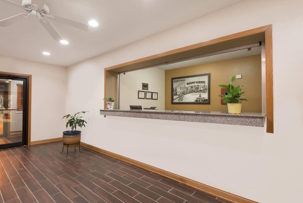 Super 8 by Wyndham Mt. Carmel IL 2
