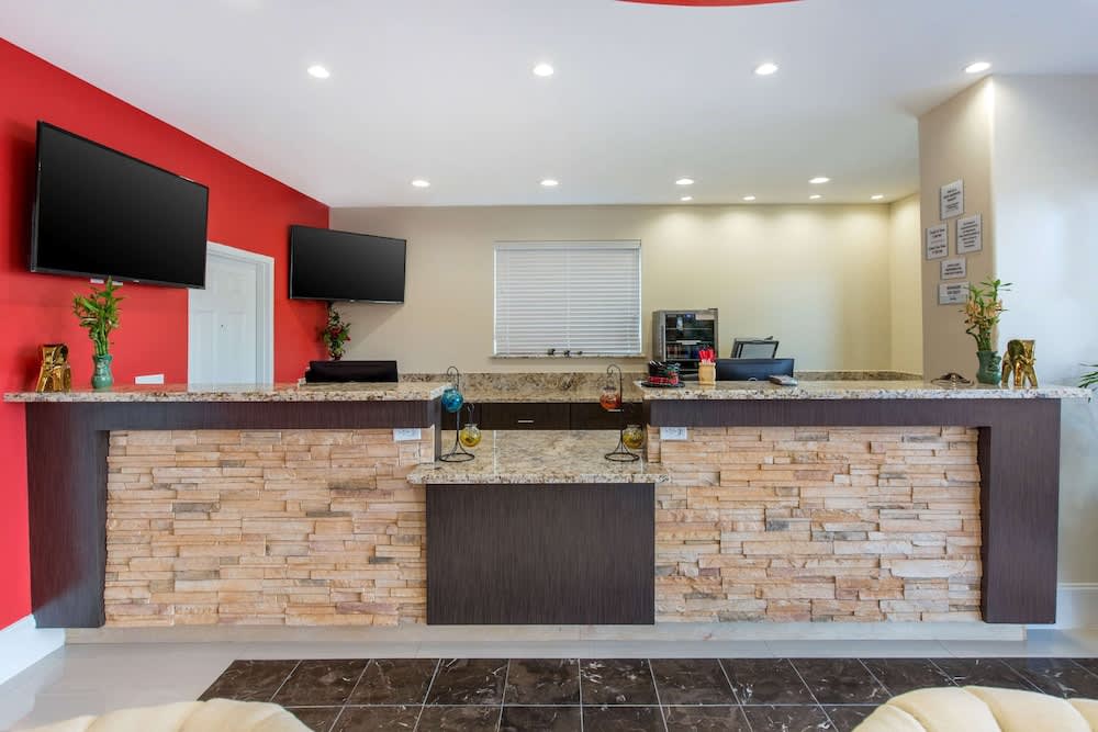 Econo Lodge Inn & Suites Houston Willowbrook 2