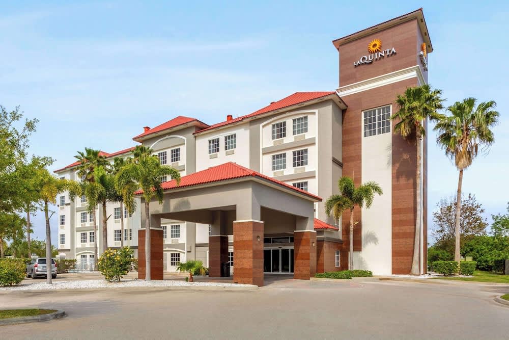 La Quinta Inn & Suites by Wyndham Ft. Pierce 1