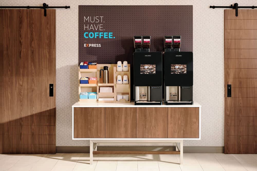 Holiday Inn Express & Suites LOUISVILLE EAST by IHG 2