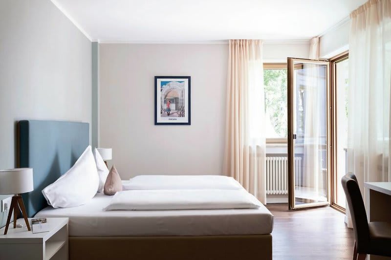 Flora Hotel & Suites 2
