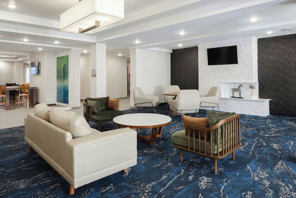 Fairfield Inn and Suites by Marriott Fort Wayne 2